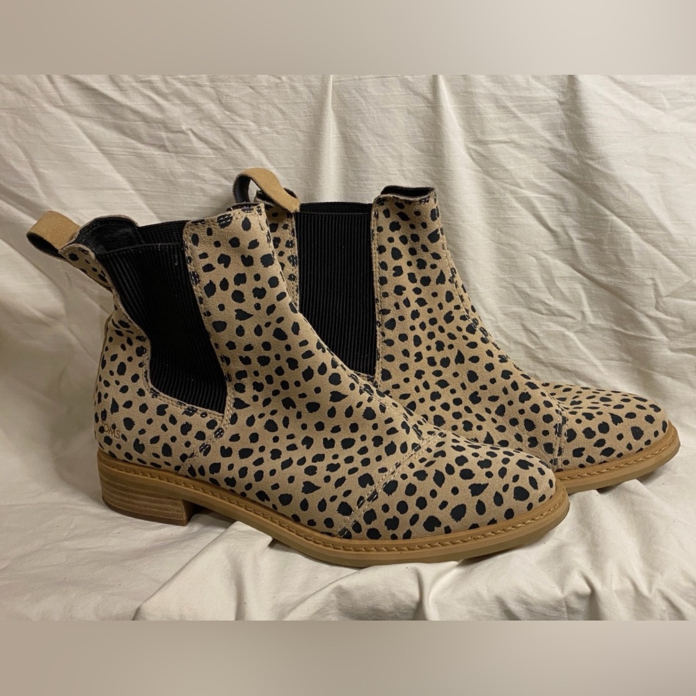Toms chelsea boots 9.5 animal print tan black